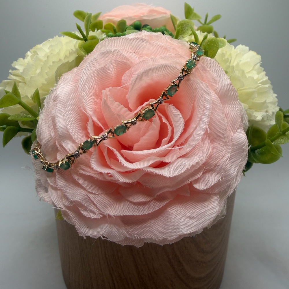 Elegant 14k Gold and Emerald Bracelet